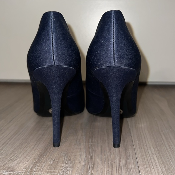 Navy MK pumps. Never worn. - Picture 4 of 6